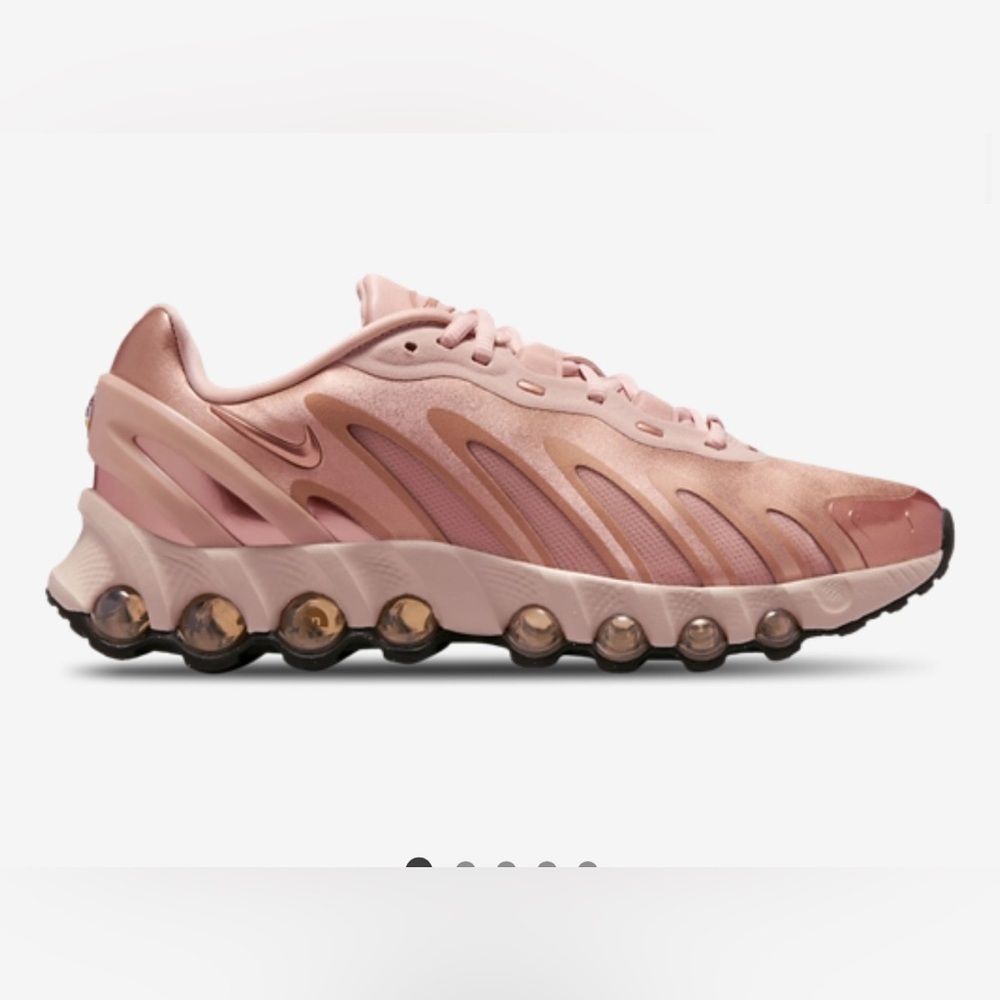 Sz. 9.5 Women’s Nike Air Max DN8